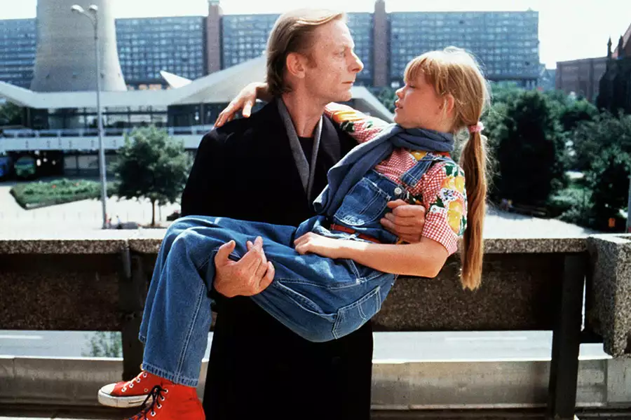 Tak daleko, tak blisko - galeria zdjęć - filmweb