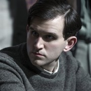 Harry Melling w Gambit kr&oacute;lowej