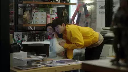 Something in the Rain - galeria zdjęć - filmweb