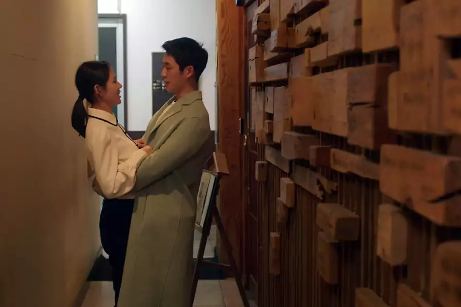 Something in the Rain - galeria zdjęć - filmweb