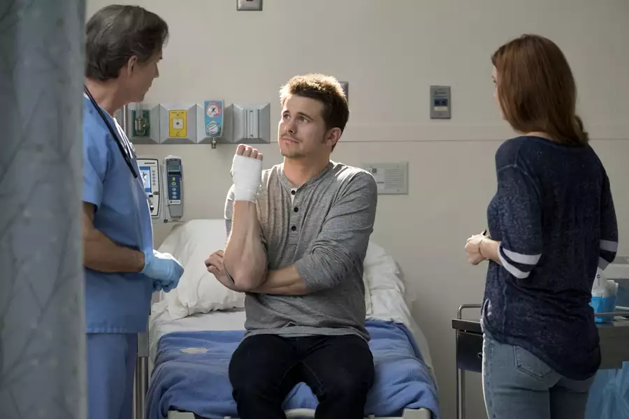 Kevin (Probably) Saves the World - galeria zdjęć - filmweb