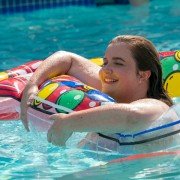 Shrill - galeria zdjęć - filmweb