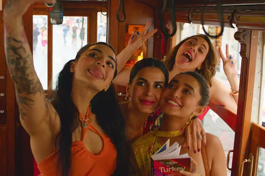 Four More Shots Please - galeria zdjęć - filmweb