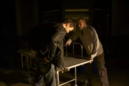 Tropiciele mogił - galeria zdjęć - filmweb