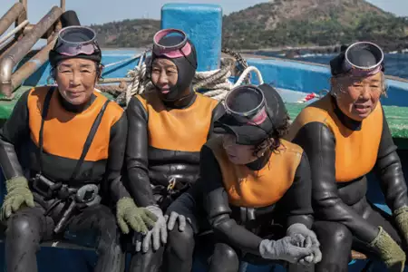 Haenyeo: Ostatnie kobiety morza - galeria zdjęć - filmweb