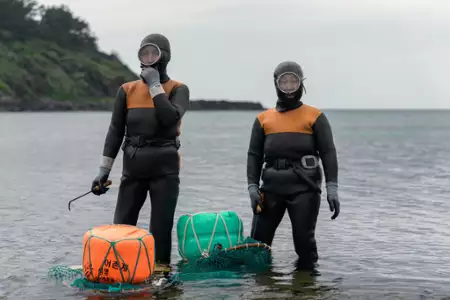 Haenyeo: Ostatnie kobiety morza - galeria zdjęć - filmweb
