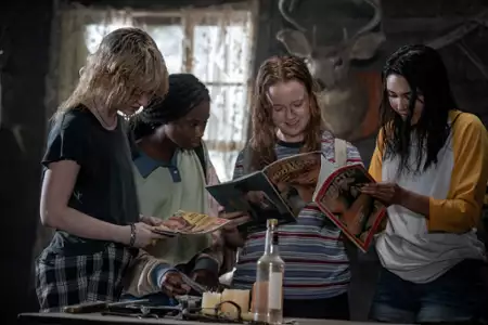 Yellowjackets - galeria zdjęć - filmweb