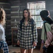 Yellowjackets - galeria zdjęć - filmweb
