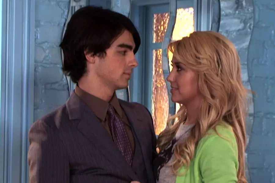 Jonas - galeria zdjęć - filmweb