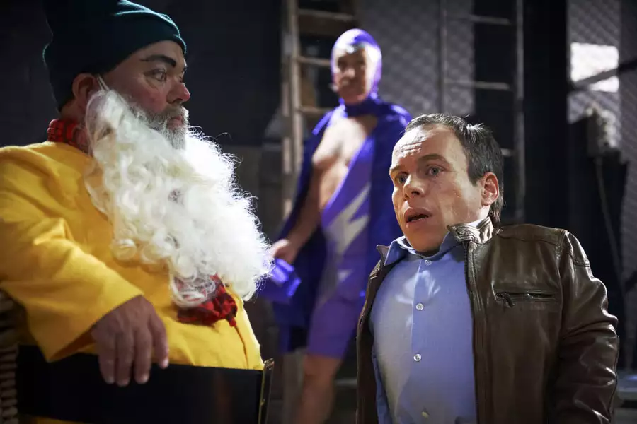 Life's Too Short - galeria zdjęć - filmweb