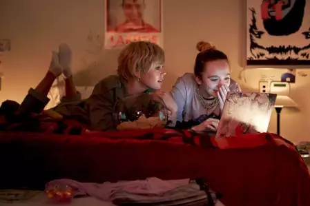 Ktoś z nas kłamie - galeria zdjęć - filmweb