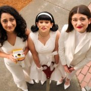 Three Busy Debras - galeria zdjęć - filmweb