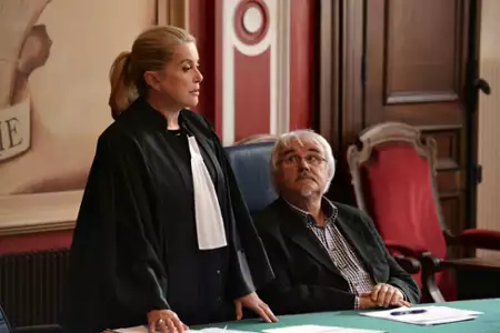 Z podniesionym czołem - galeria zdjęć - filmweb