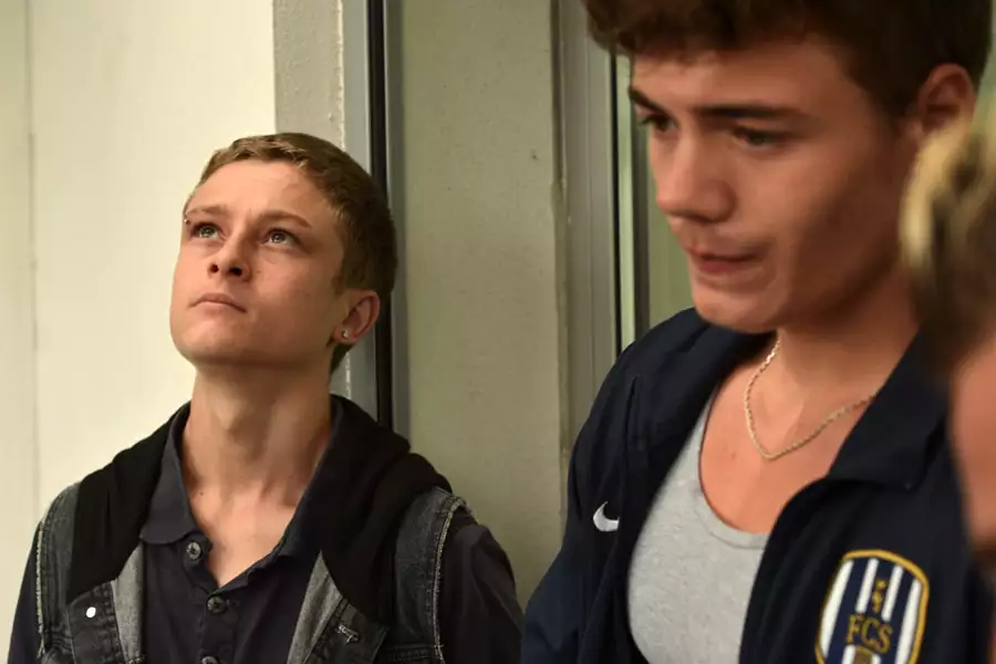 Z podniesionym czołem - galeria zdjęć - filmweb