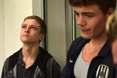 Z podniesionym czołem - galeria zdjęć - filmweb