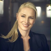 Katherine LaNasa w Oszuści