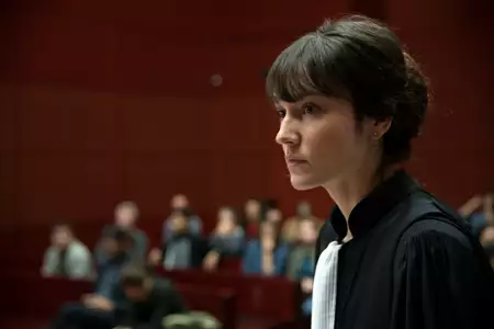 Dziewczyna z bransoletką - galeria zdjęć - filmweb
