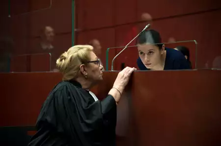 Dziewczyna z bransoletką - galeria zdjęć - filmweb