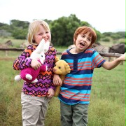 Kacper i Emma na safari - galeria zdjęć - filmweb