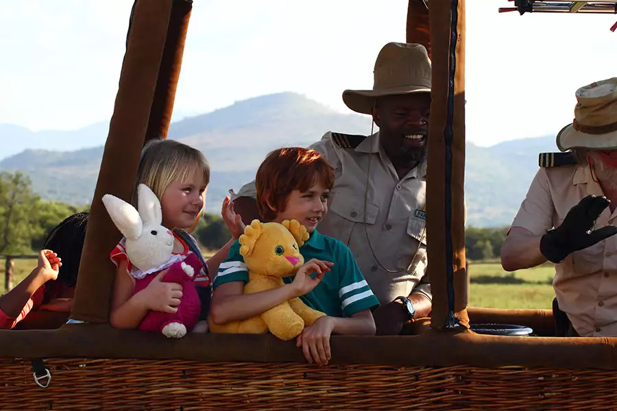 Kacper i Emma na safari - galeria zdjęć - filmweb