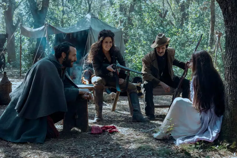 Wyjęci spod prawa: Złoto południa - galeria zdjęć - filmweb