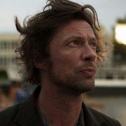 Vares: Kwietniowe dziewczęta - galeria zdjęć - filmweb