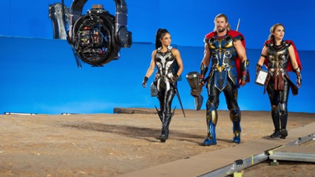 Sezon 1 Odcinek 12 Za kulisami filmu "Thor: Miłość i grom"