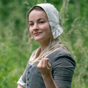 Izzy Meikle-Small w Outlander