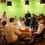 Closer to the Moon - galeria zdjęć - filmweb