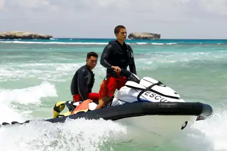 Rescue: HI-Surf - galeria zdjęć - filmweb