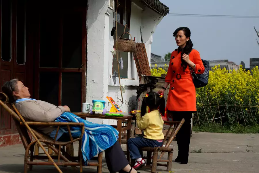 Three Unmarried Mothers - galeria zdjęć - filmweb