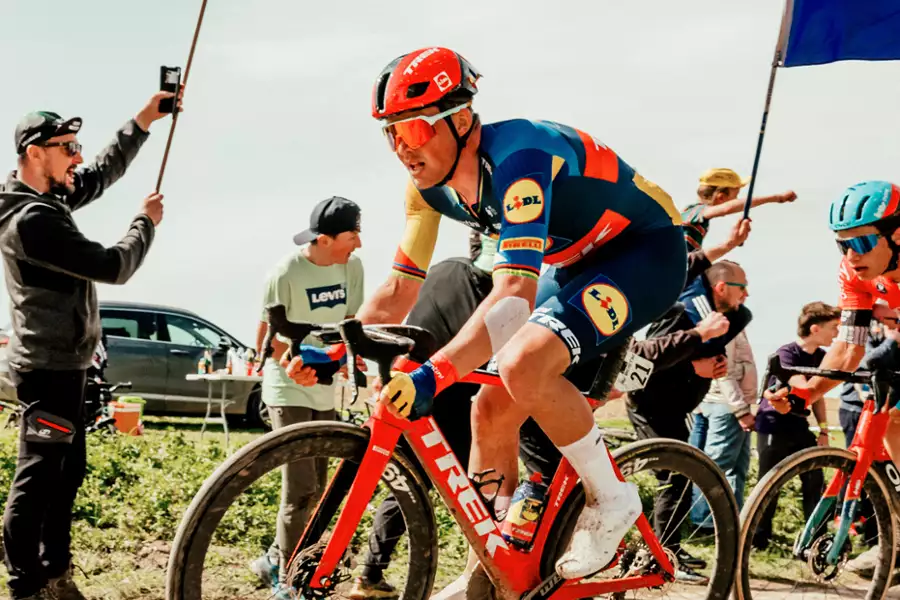 Chasing Cobbles: Mads Pedersen - galeria zdjęć - filmweb