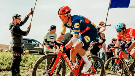 Chasing Cobbles: Mads Pedersen - galeria zdjęć - filmweb