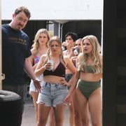 Tires - galeria zdjęć - filmweb