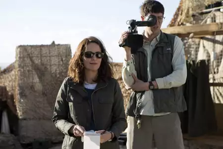 Whiskey Tango Foxtrot - galeria zdjęć - filmweb