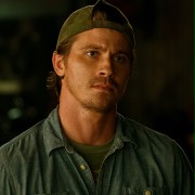 Garrett Hedlund w Potrójna granica