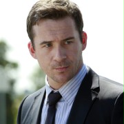 Barry Sloane w The Whispers