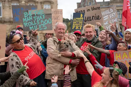 Niezwykła wędrówka Harolda Fry - galeria zdjęć - filmweb