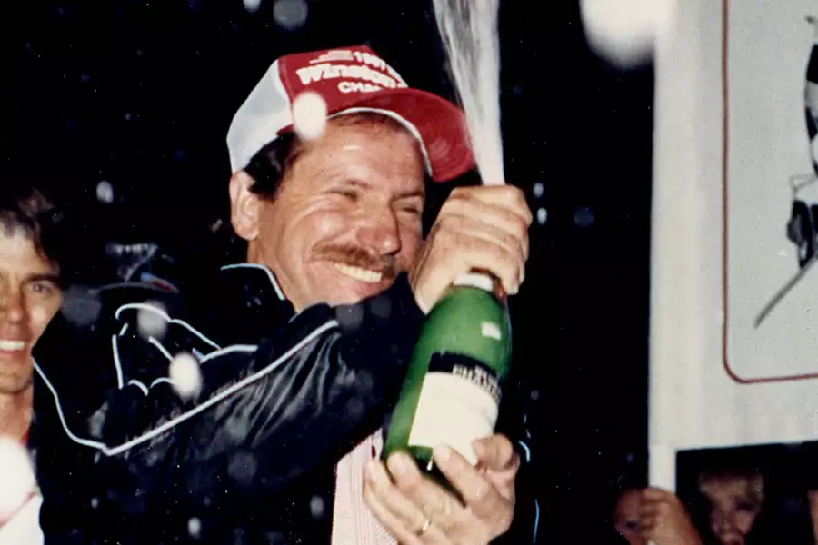 Earnhardt - galeria zdjęć - filmweb