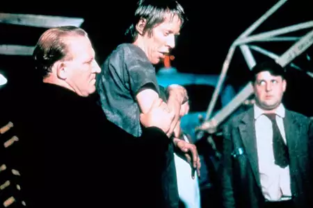 Samochody, kt&oacute;re zjadły Paryż - galeria zdjęć - filmweb