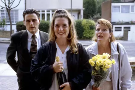 Sekrety i kłamstwa - galeria zdjęć - filmweb