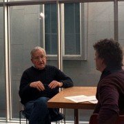 Czy Noam Chomsky jest wysoki czy szczęśliwy? - galeria zdjęć - filmweb