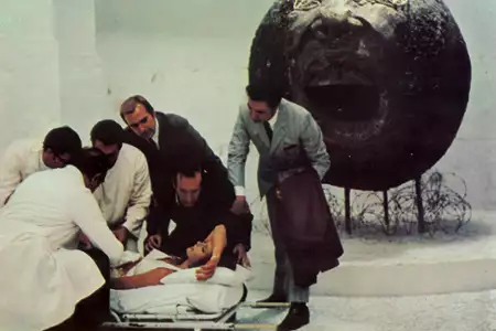 Ptak o kryształowym upierzeniu - galeria zdjęć - filmweb