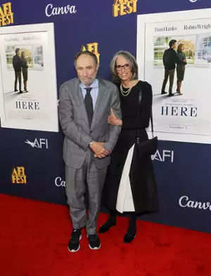 Here. Poza czasem - galeria zdjęć - filmweb