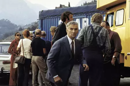Zawieszeni na drzewie - galeria zdjęć - filmweb