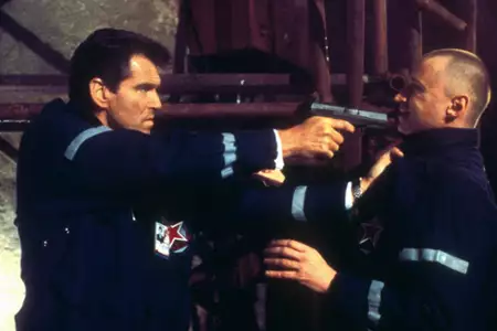 Świat to za mało - galeria zdjęć - filmweb