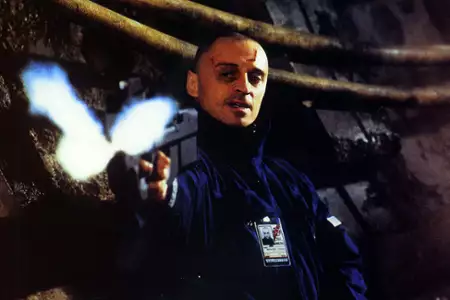 Świat to za mało - galeria zdjęć - filmweb
