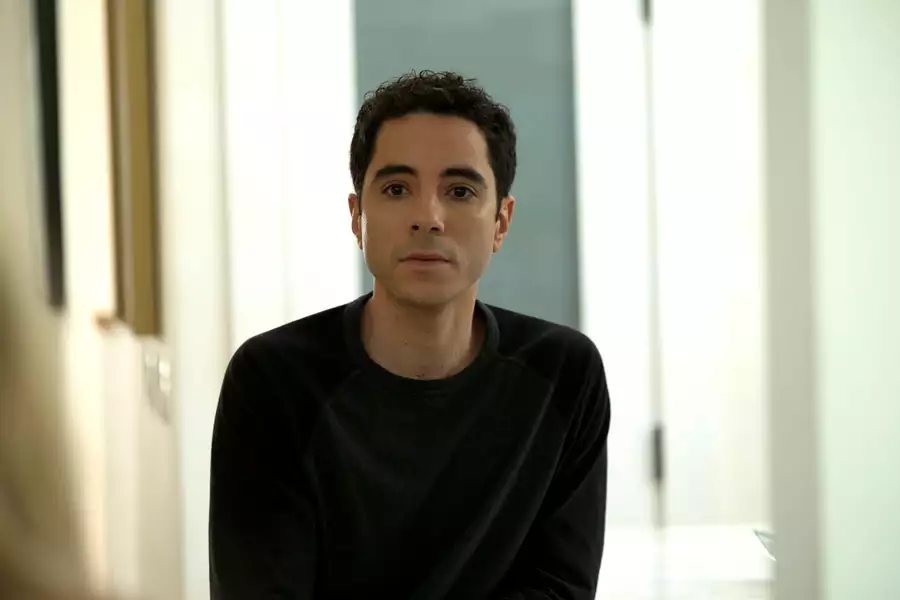 Alone Together - galeria zdjęć - filmweb