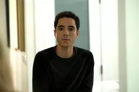 Alone Together - galeria zdjęć - filmweb