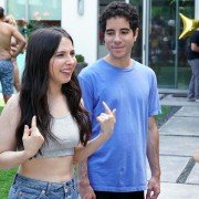 Alone Together - galeria zdjęć - filmweb